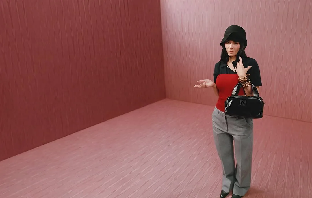 kyliejenner áo thun phối quần tây