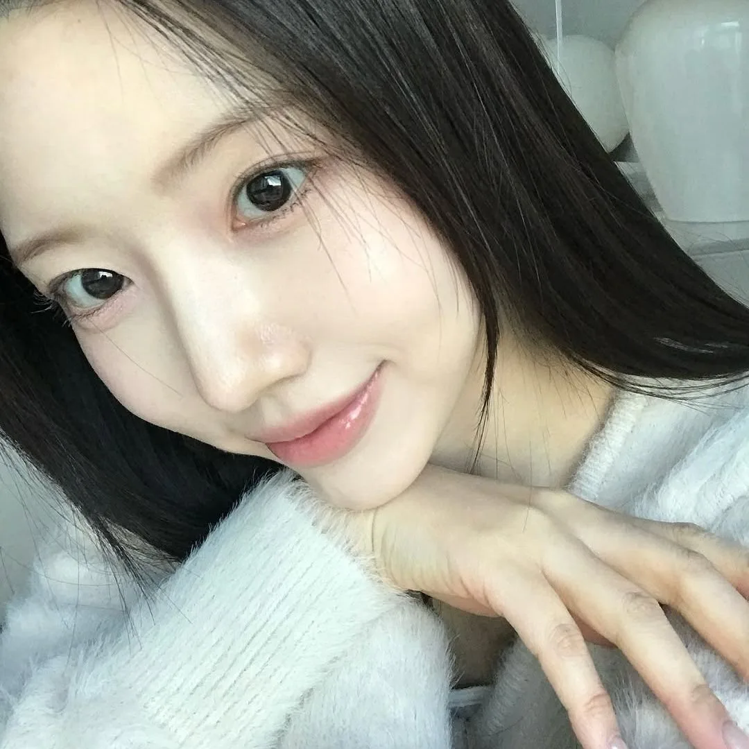 người mẫu Hàn Quốc với làn da căng mịn không tỳ vết
