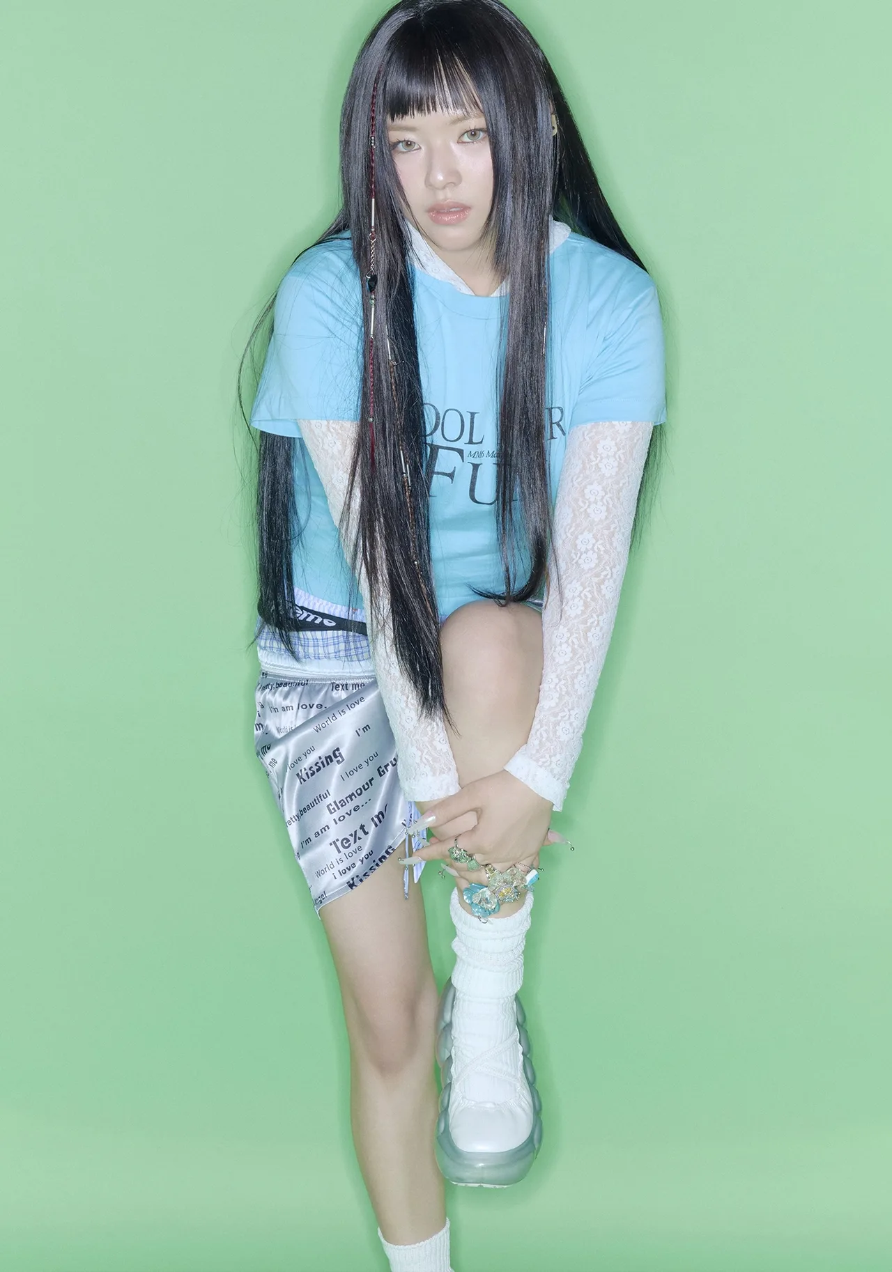 thời trang MV "This Is For"