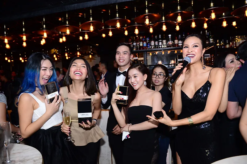 Goodgirl cocktail party, tôn vinh những đôi giày cao gót và nữ quyền