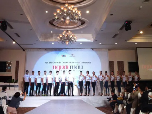 Top 18 tại buổi họp báo tối 9/9