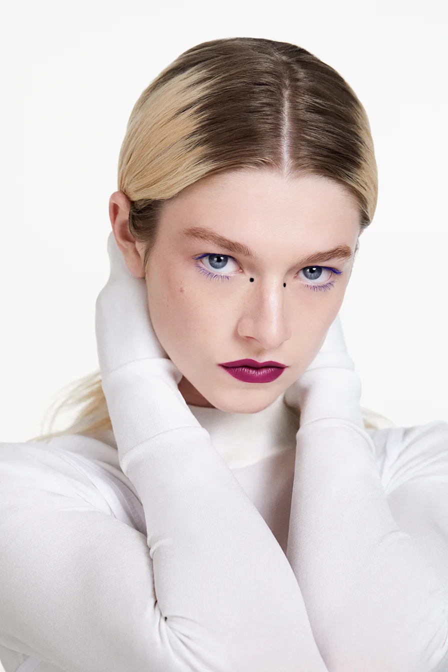 Hunter Schafer đã trở thành Đại sứ Thương hiệu Toàn cầu cho SHISEIDO Makeup Hunter Schafer đã trở thành Đại sứ Thương hiệu Toàn cầu cho SHISEIDO Makeup
