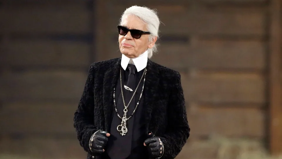 điểm tin làm đẹp - Ông hoàng quá cố của làng mốt cao cấp Karl Lagerfeld qua đời vào tháng 2/2019, để ala5i nhiều tiếc thương cho giới mộ điệu. điểm tin làm đẹp - Ông hoàng quá cố của làng mốt cao cấp Karl Lagerfeld qua đời vào tháng 2/2019, để ala5i nhiều tiếc thương cho giới mộ điệu.