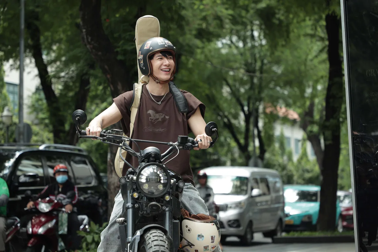 Anh Tú ATUS vào vai nam chính Phát trong phim Nhà Ba Tôi Một Phòng (Ảnh: CJ HK Entertainment)