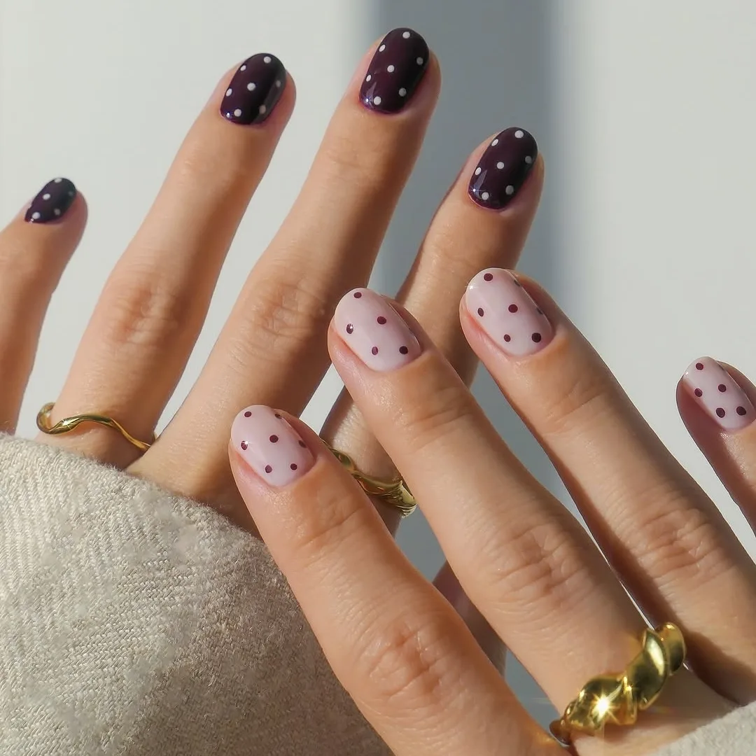 Hình ảnh Polka Dot Nails.