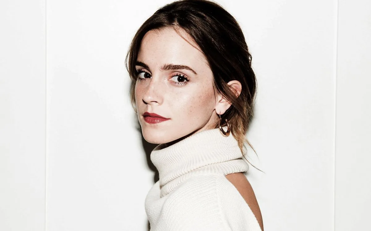 http://www.elle.vn/wp-content/uploads/2017/11/27/elle-viet-nam-Emma-Watson-và-bạn-trai-William-Knight-đã-đường-ai-nấy-đi-sau-hai-năm-mặn-nồng-3