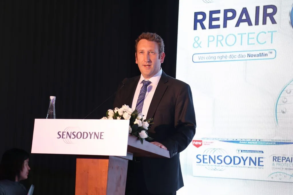 Kem đánh răng Sensodyne Repair & Protect chứa Fluoride đầu tiên trên thế giới ELLE VN