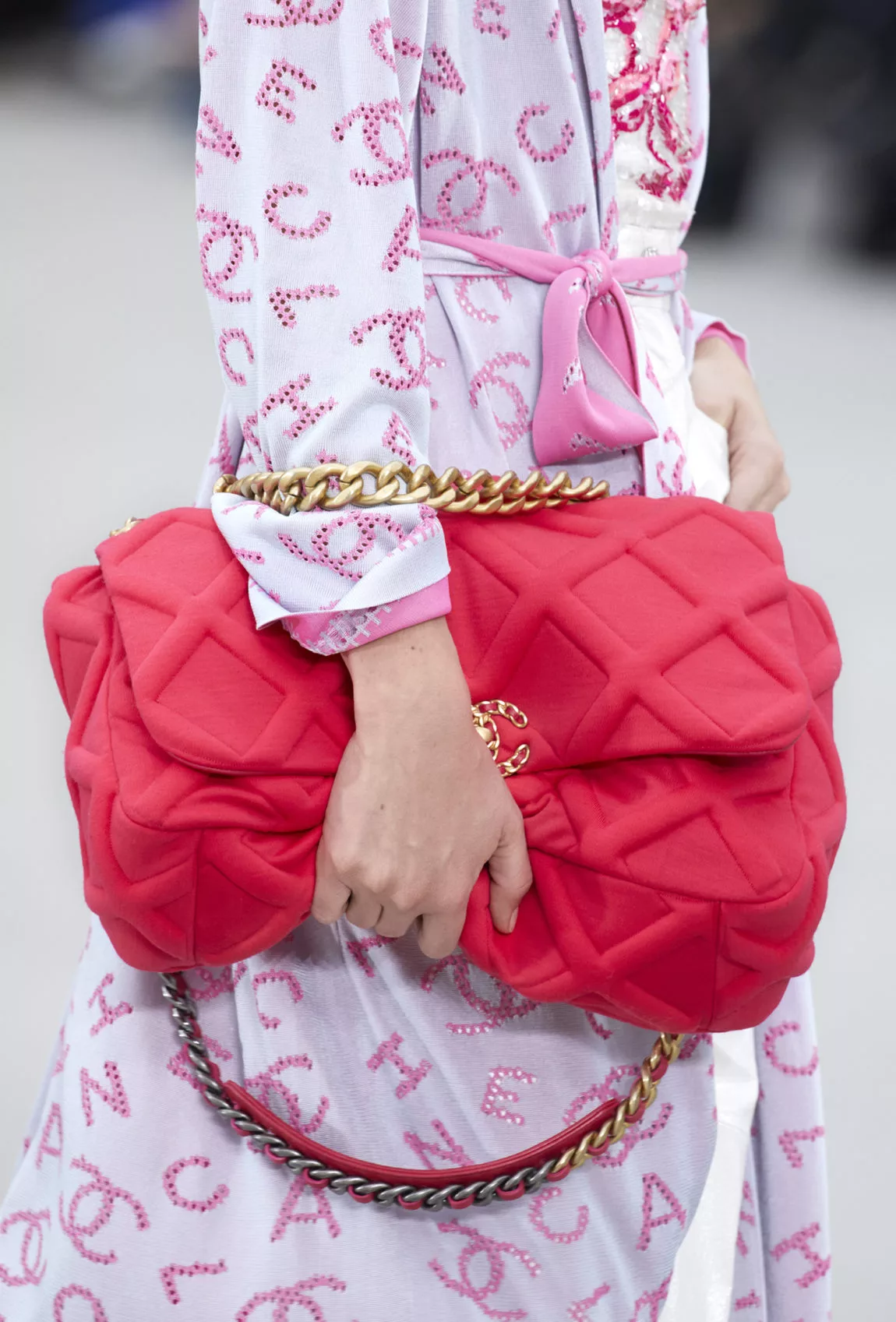 túi đeo chéo chanel 19 bộ sưu tập chanel thu đông 2019