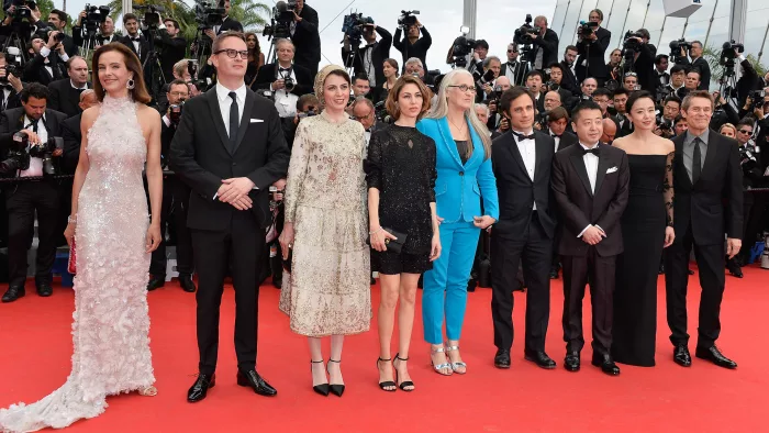 Ban giám khảo LHP năm nay gồm Carole Bouquet, Nicolas Winding Refn, Leila Hatami, Sofia Coppola, Jane Campion, Gael Garcia Bernal, Zhangke Jia, Do-yeon Jeon và Willem Dafoe