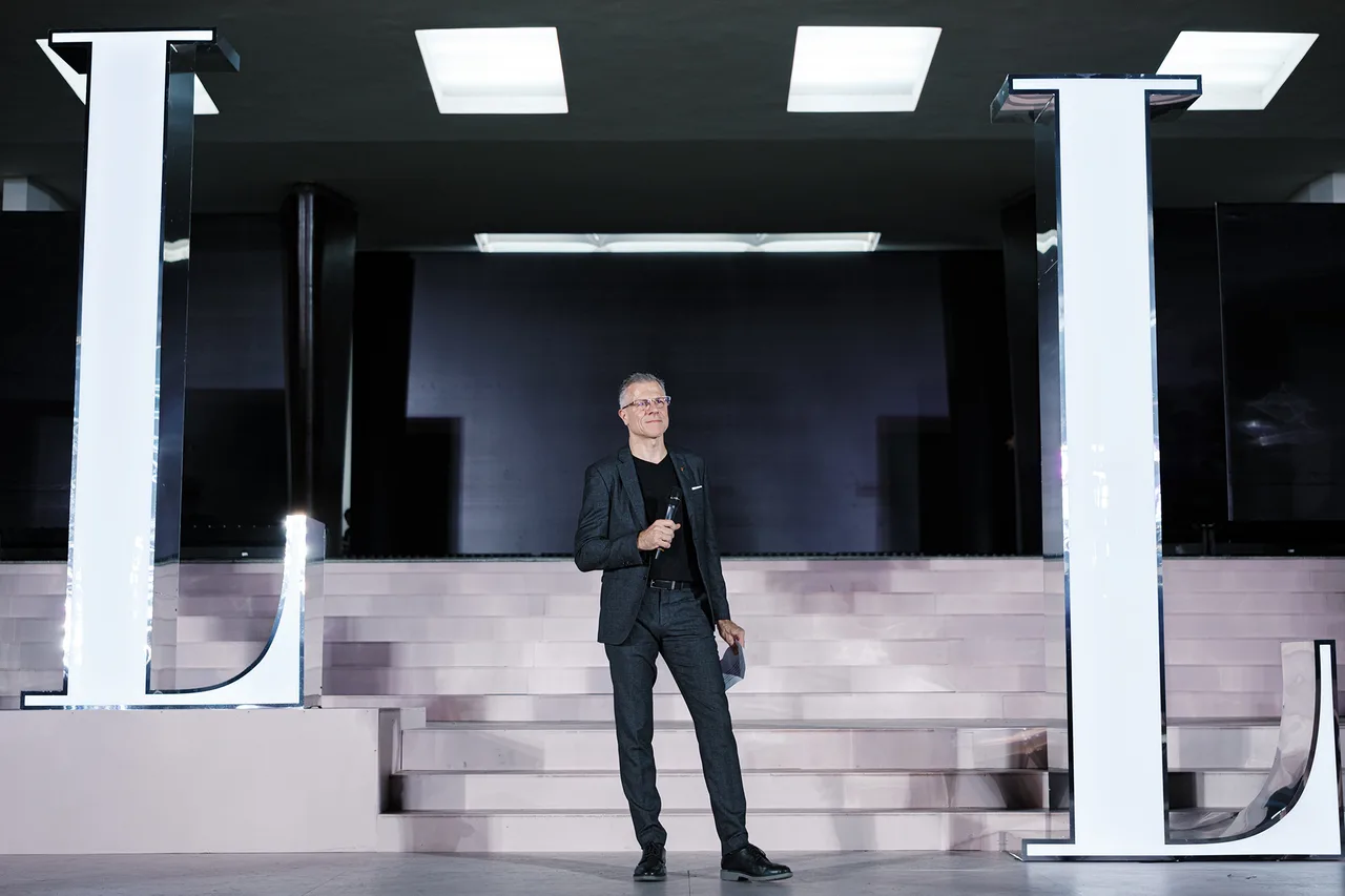 elle fashion show giám đốc porsche elle fashion show giám đốc porsche