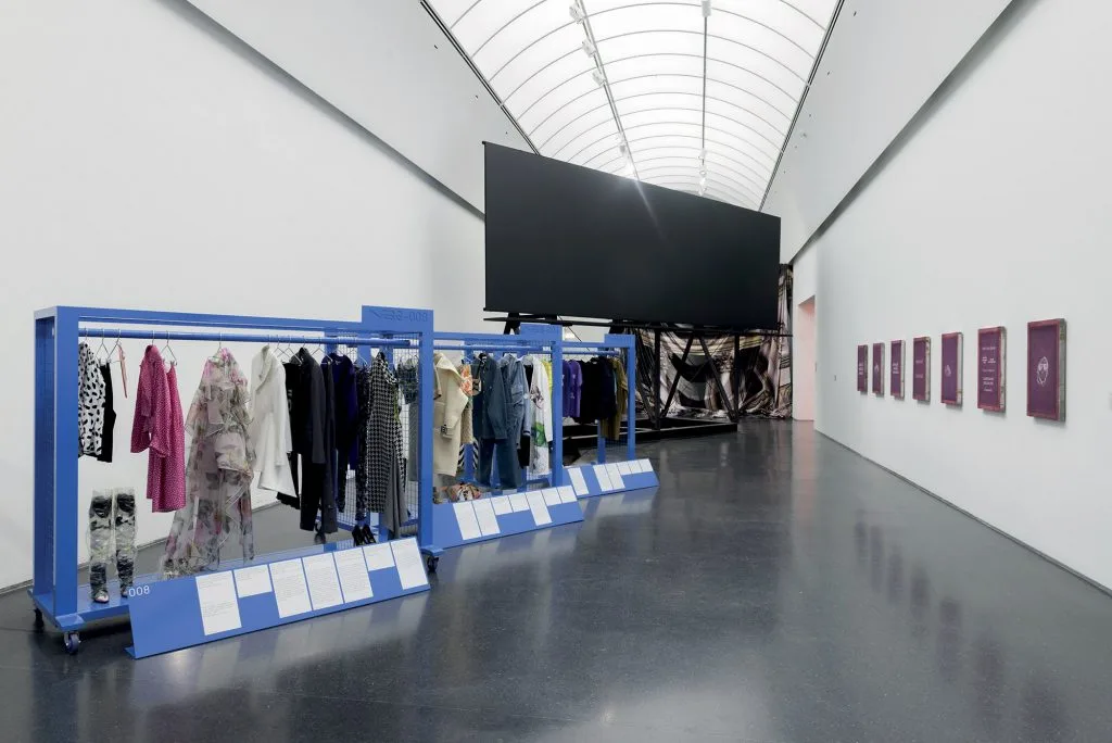 thời trang 19 triển lãm của nhà thiết kế virgil abloh