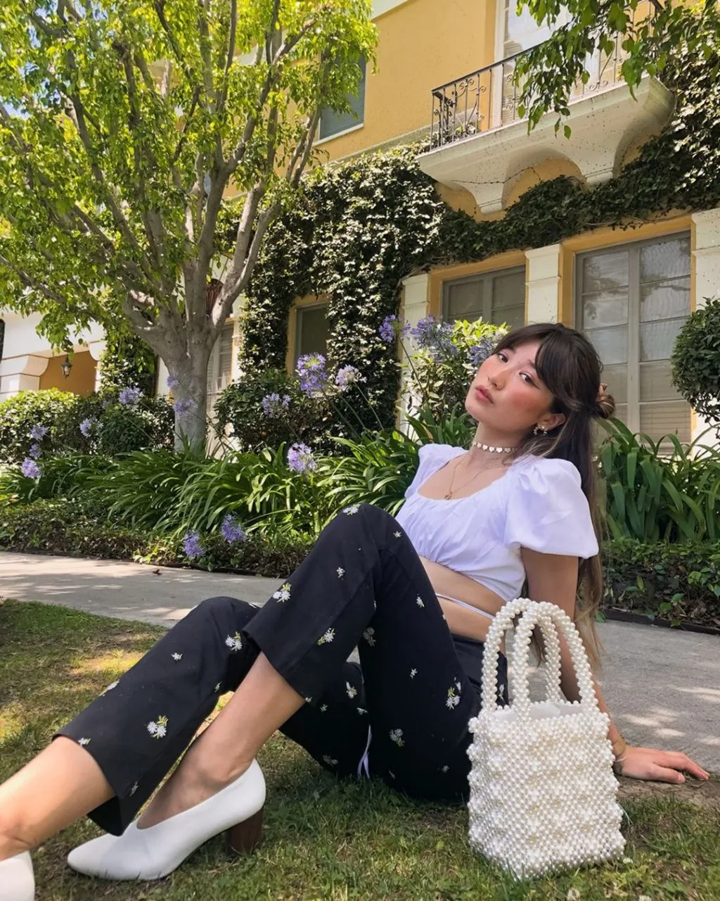 Ashley sở hữu kênh Youtube có hơn 2 triệu người đăng ký bestdressed. Ngoài những video hướng dẫn phối đồ secondhand, các mẹo "biến đồ cũ thành mới" của cô cũng được nhiều người yêu thích.
