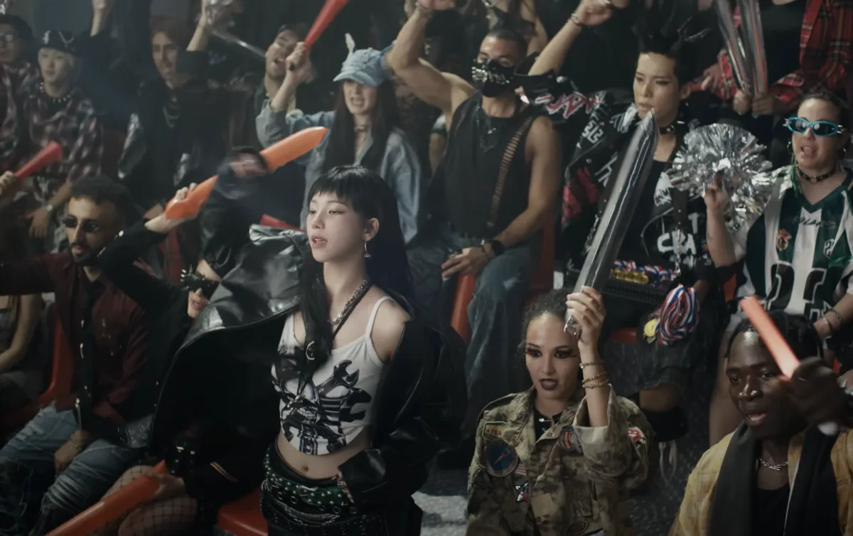 Karina thời trang MV Rock Star của aespa