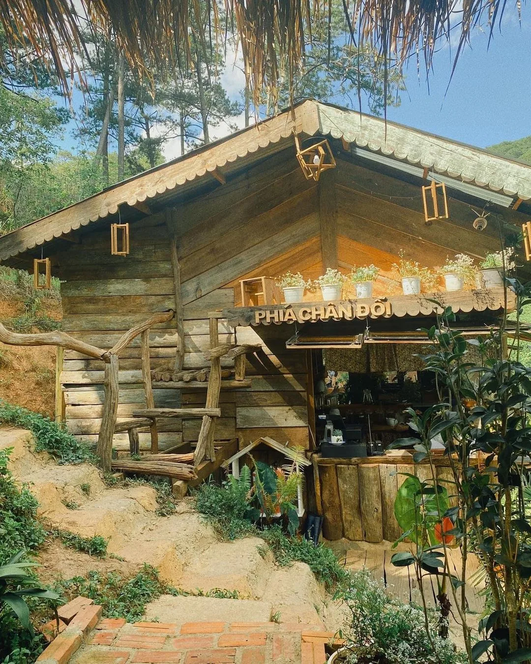 tiệm cafe đẹp phía chân đồi