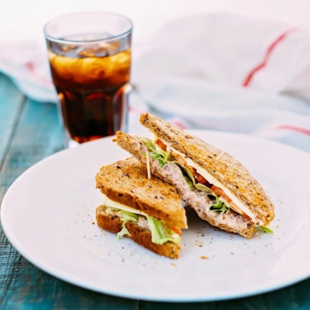 Hình ảnh sandwich cá ngừ.