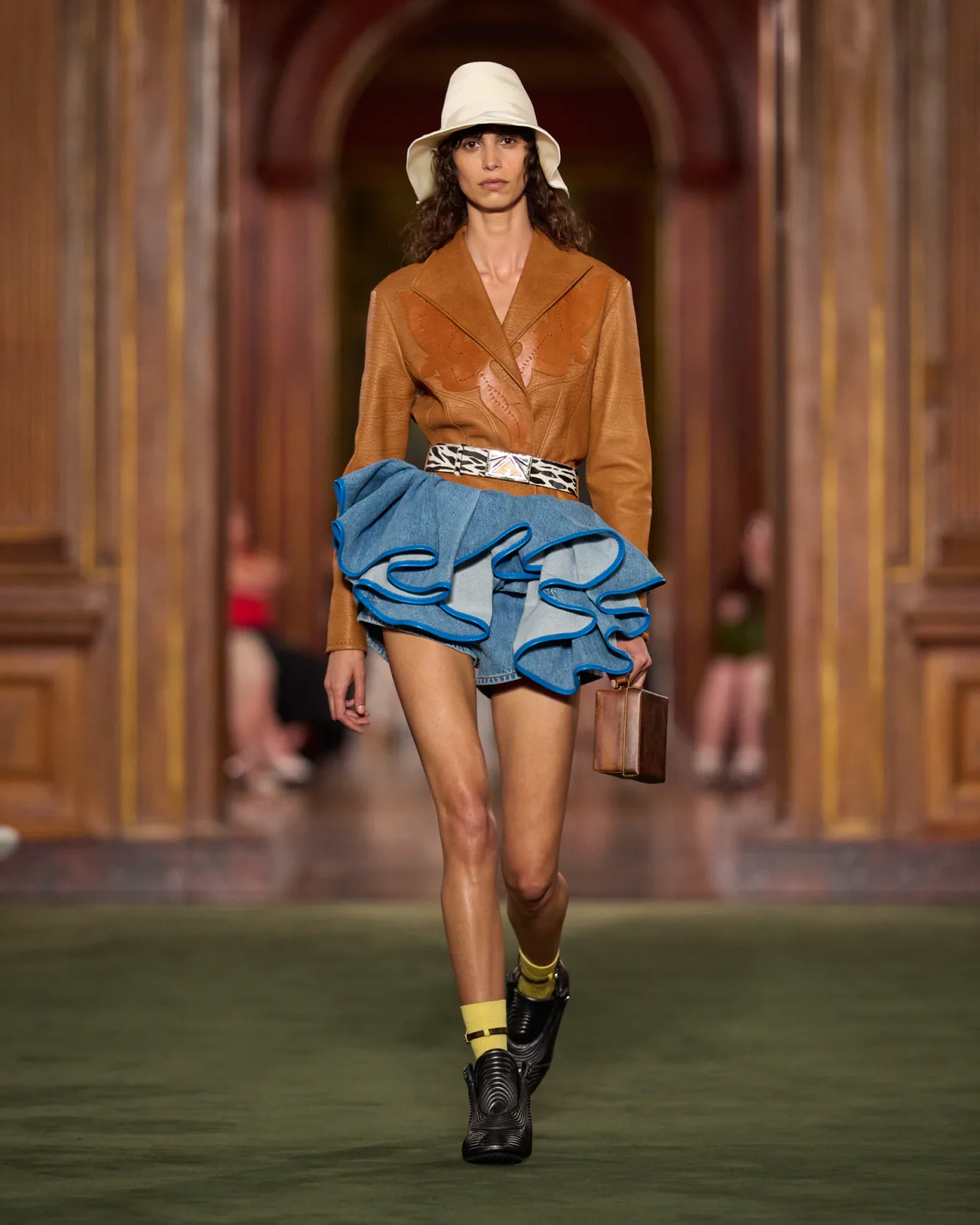 WOMEN_CRUISE_2027_Look_02