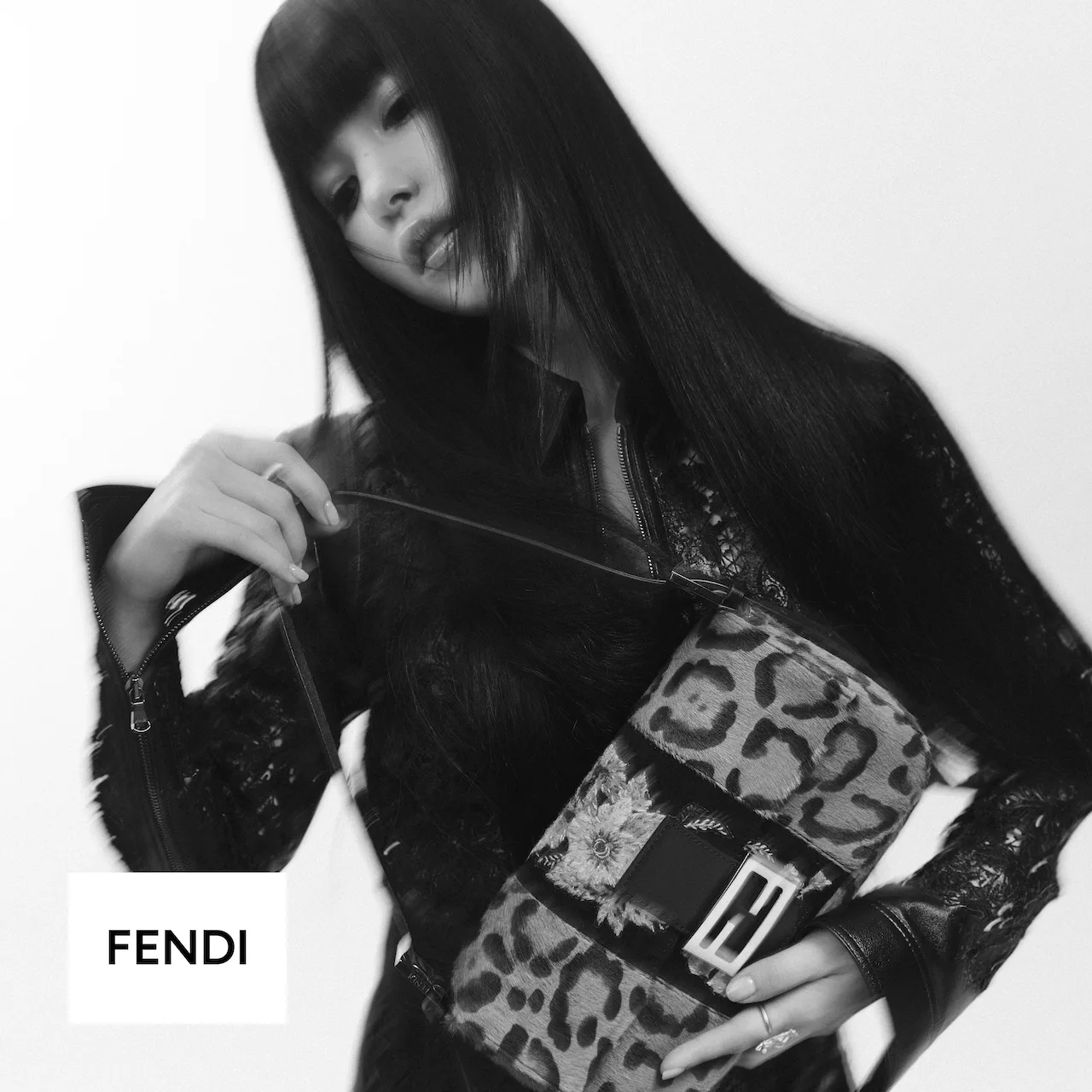 Mina (Twice) trong chiến dịch Fendi Baguette