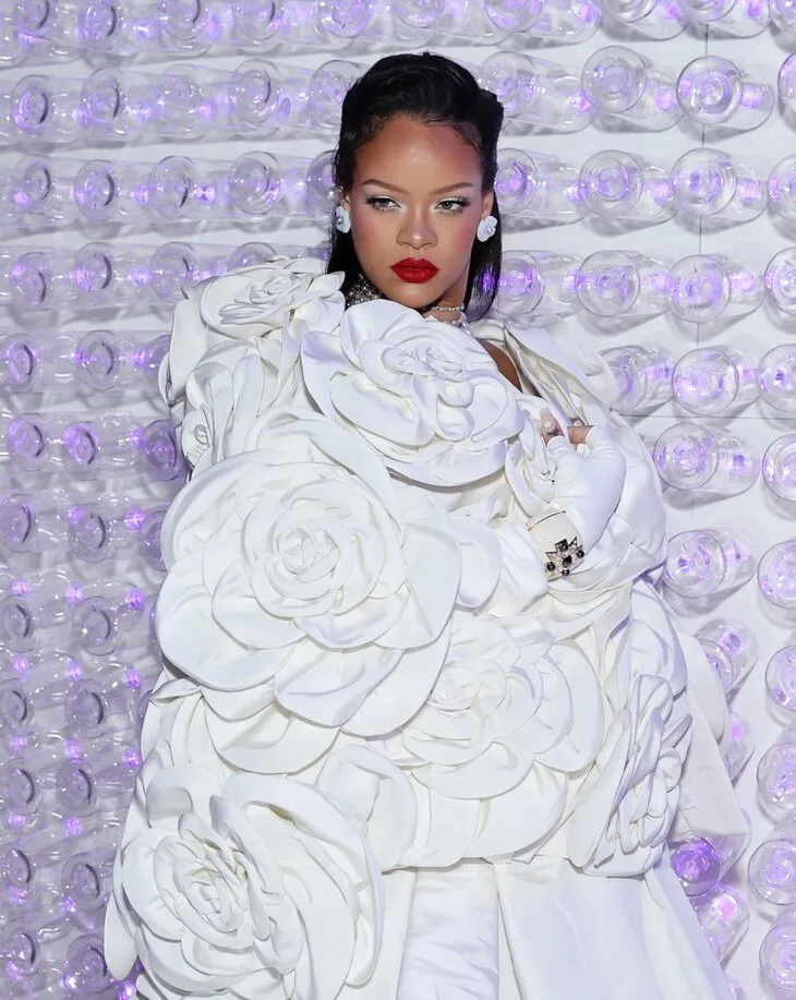 Rihanna tại sự kiện Met Gala 2023.