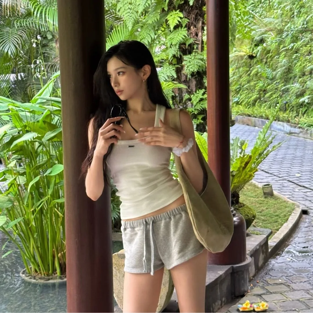 cô gái với vóc dáng thanh mảnh