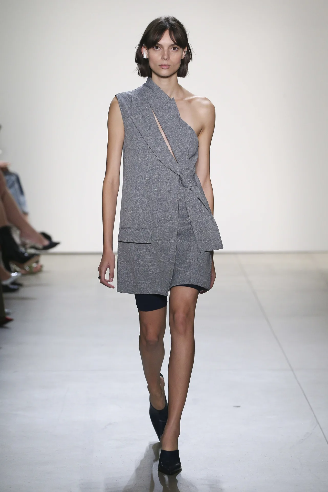 5 BST nổi bật trong ngày trình diễn thứ ba của NYFW SS 2018