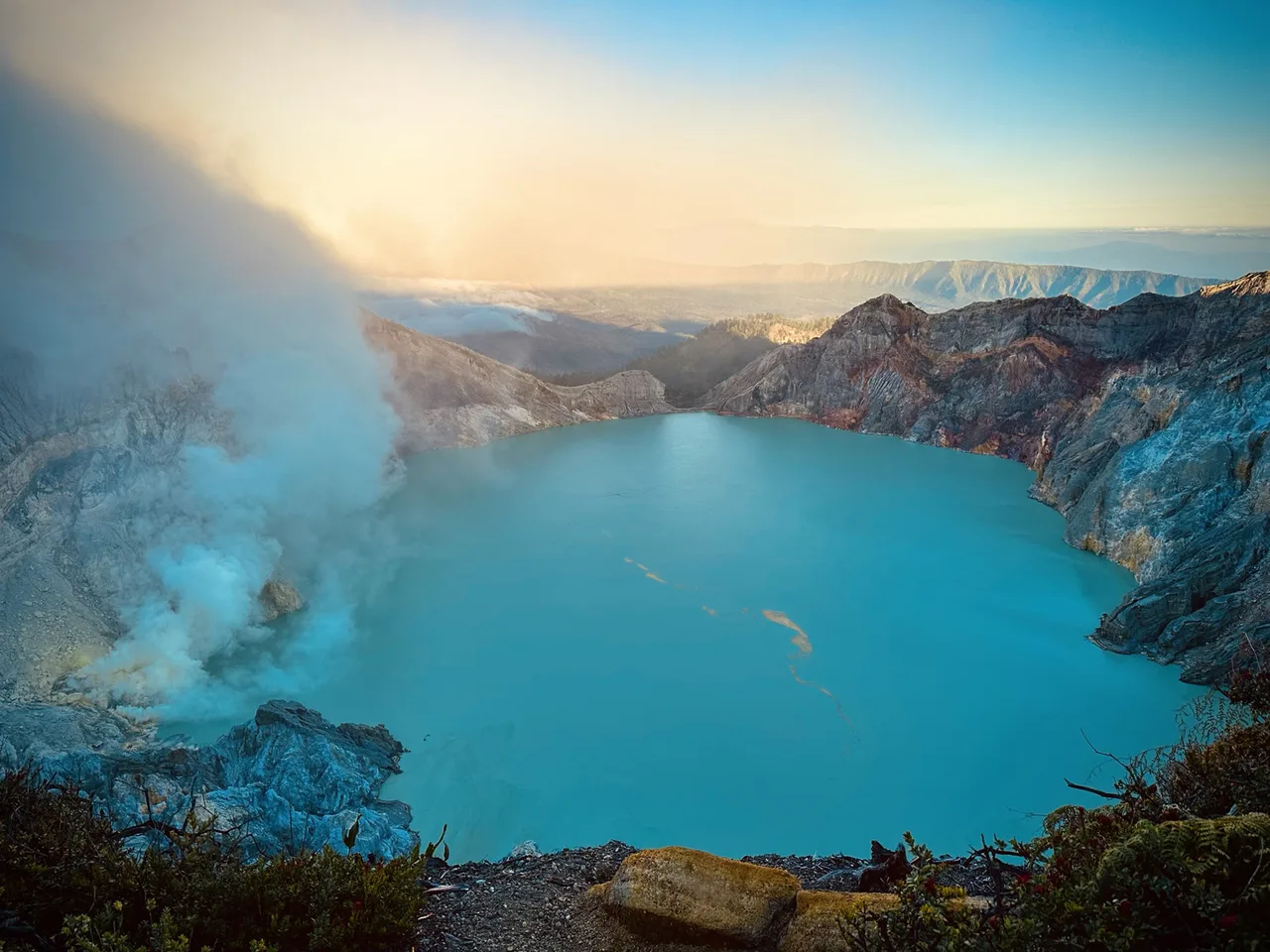 du lịch hồ kawah xanh ngọc du lịch hồ kawah xanh ngọc