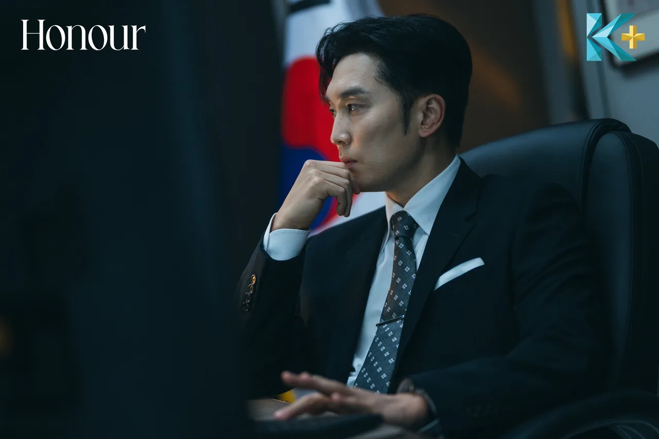 nam diễn viên Seo Hyun Woo thủ vai Baek Tae Joo trong phim Honour.