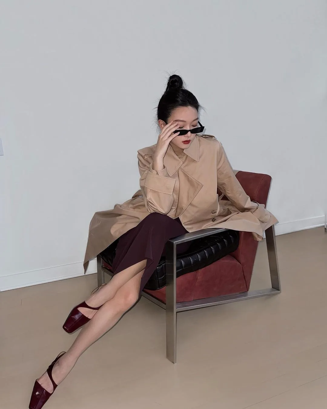 Màu nude kết hợp cùng đỏ rượu vang