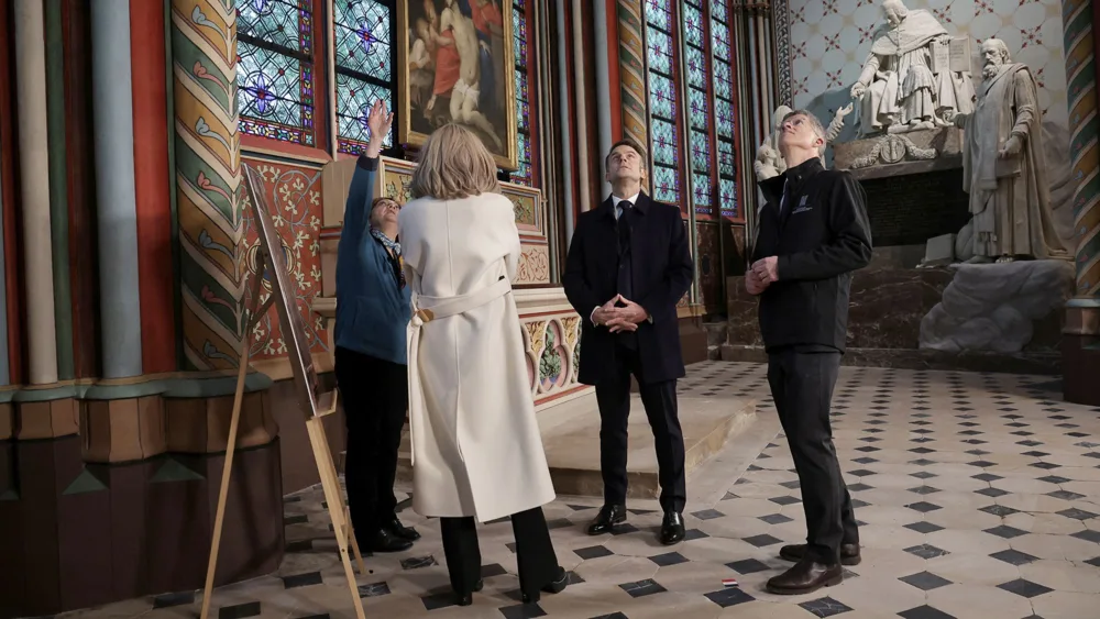Brigitte Macron thời trang hoàng gia