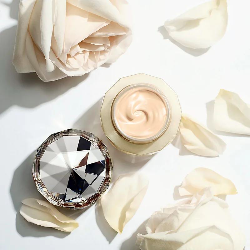 Clé de Peau Beauté THE FOUNDATION: “Nữ hoàng của các loại kem nền” Clé de Peau Beauté THE FOUNDATION: “Nữ hoàng của các loại kem nền”