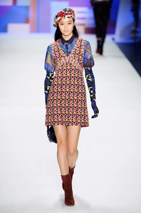ELLE Style Calendar: Cách phối đồ cùng mũ beret (6/11-12/11) ELLE Style Calendar: Cách phối đồ cùng mũ beret (6/11-12/11)