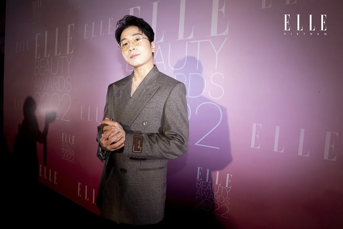 Ca sĩ Karik tại lễ trao giải ELLE Beauty Awards 2022 Ca sĩ Karik tại lễ trao giải ELLE Beauty Awards 2022