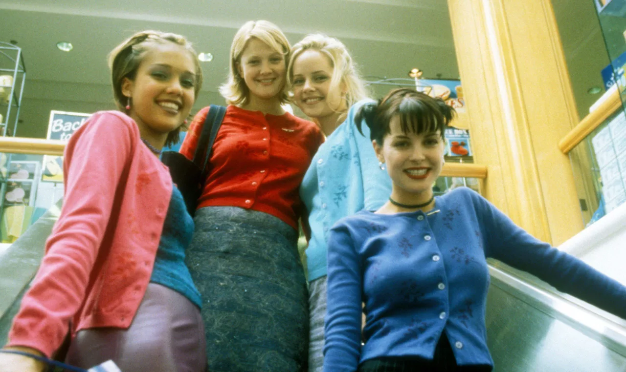 thời trang romcom Never Been Kissed