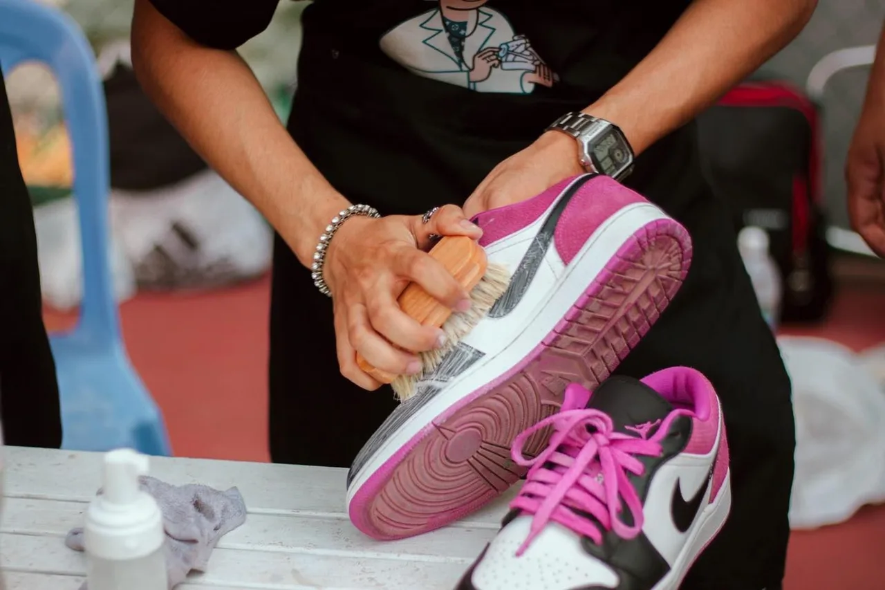 CC Sneaker chăm sóc giày jordan