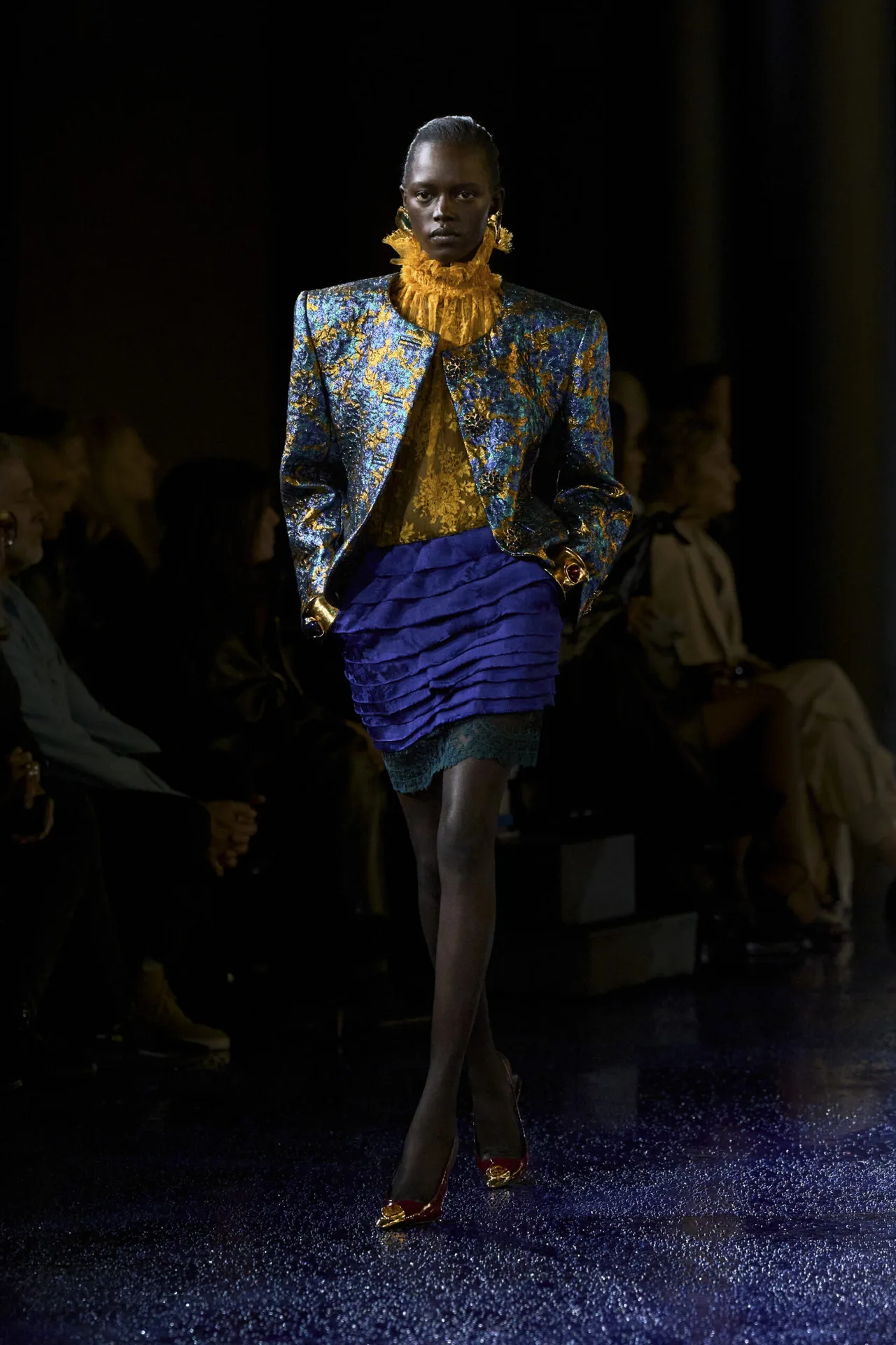 vets hoạ tiết Saint Laurent