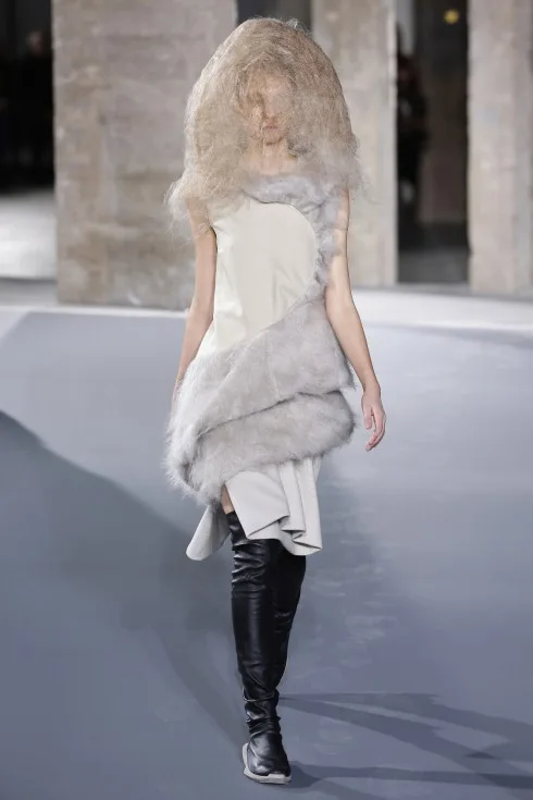 Chất liệu lông dê Angola (mohair) được Rick Owens ưu ái trong BST Thu-Đông của ông.