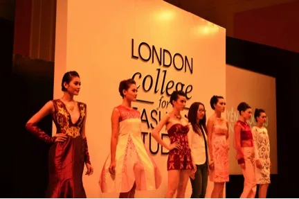 Buổi trình diễn tại Học viện Thời trang London (Hà Nội)