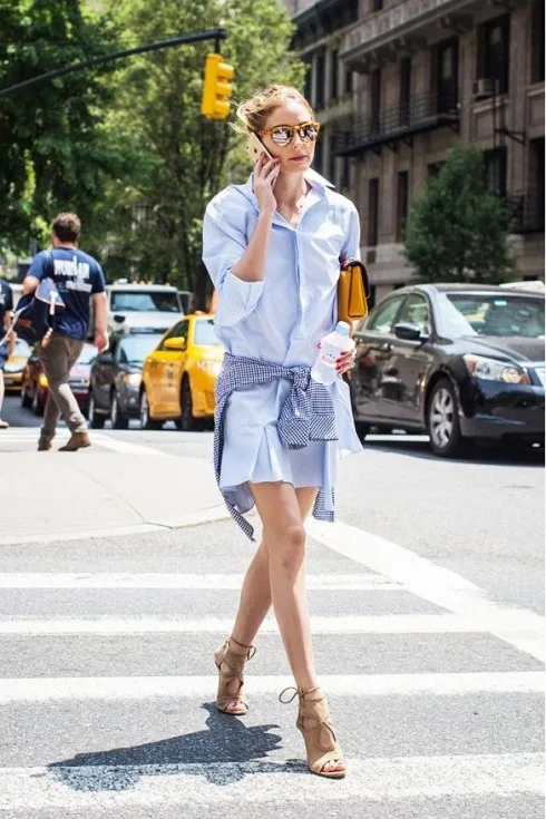 Shirt-dress còn được xem là một biến thể thú vị chịu ảnh hưởng của phong cách oversized.