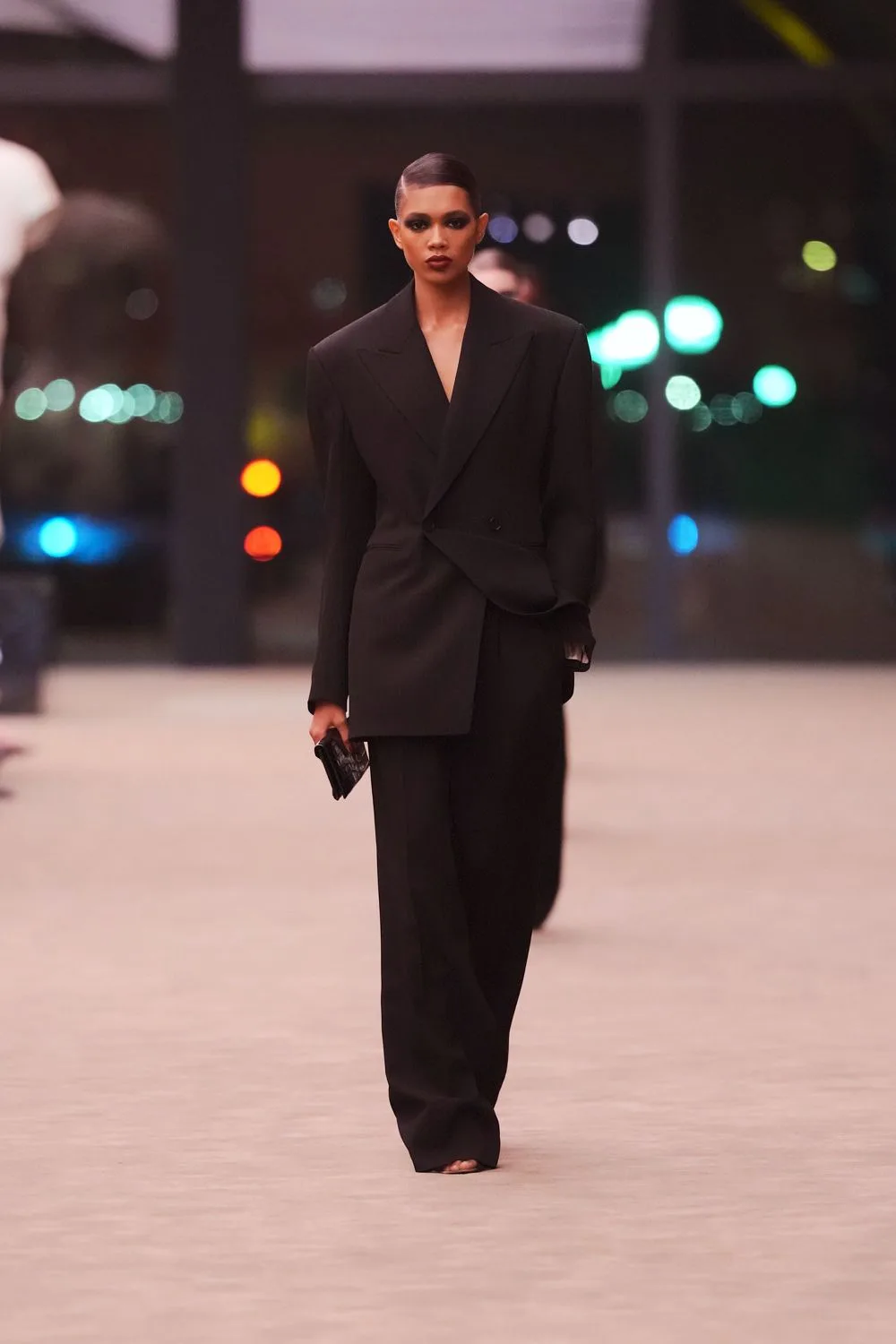 BST Saint Laurent Thu-Đông 2026.