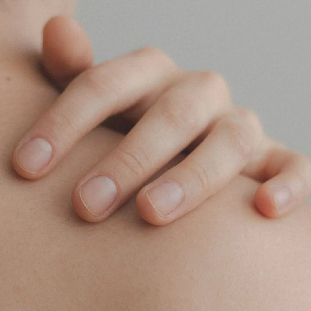 Chăm sóc da nhẹ nhàng giúp giảm tình trạng viêm nang lông