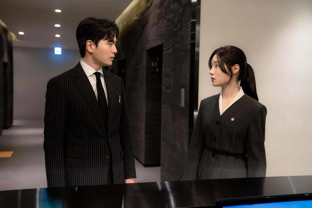 Lee Jin Wook - Jung Chae Yeon trong beyond the bar