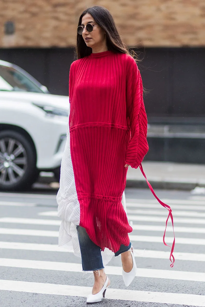 10-cach-mix-match-noi-bat-cho-xuan-he-2018-voi-vay-dai-va-quan-jeans-8