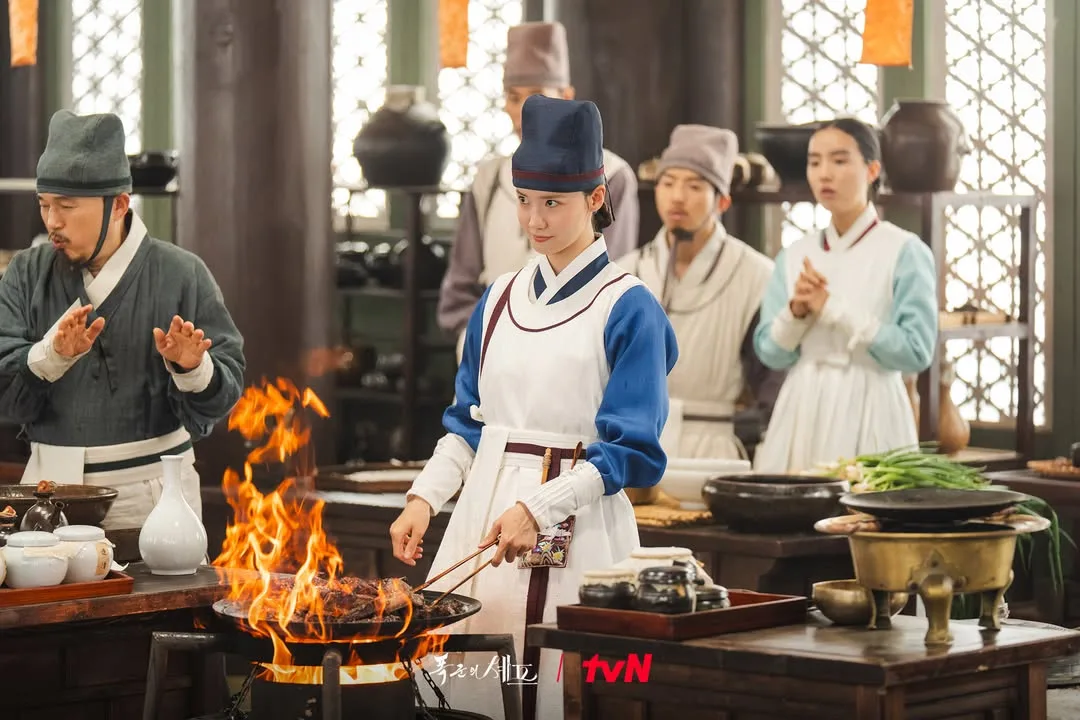 Phân cảnh Yoona nấu các món ăn trong ngự trù của bạo chúa.