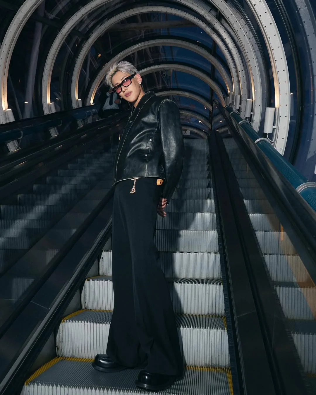 BamBam diện thời trang Louis Vuitton