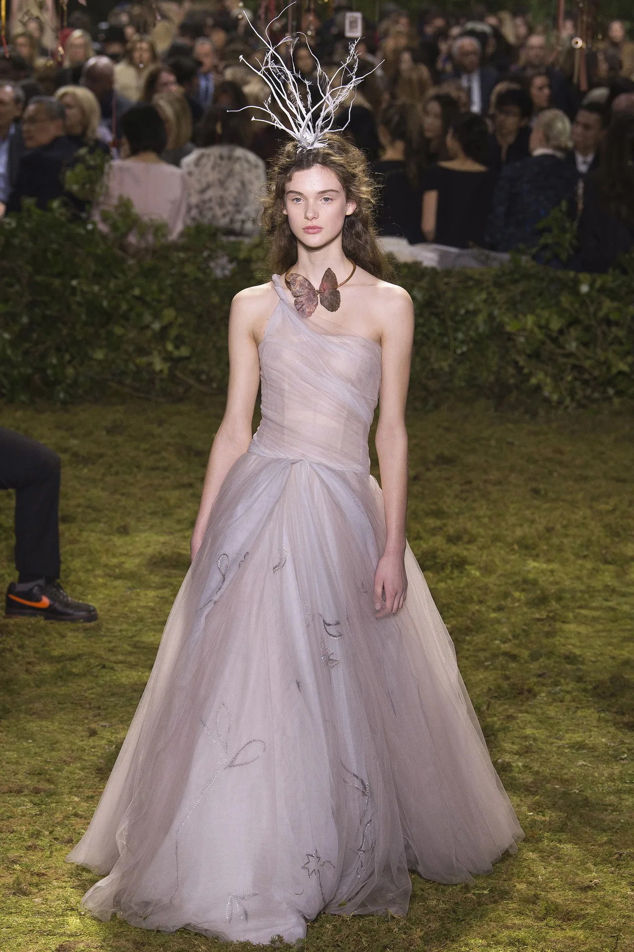 Những BST nổi bật tại tuần lễ Haute Couture Xuân-Hè 2017 - ELLE VN
