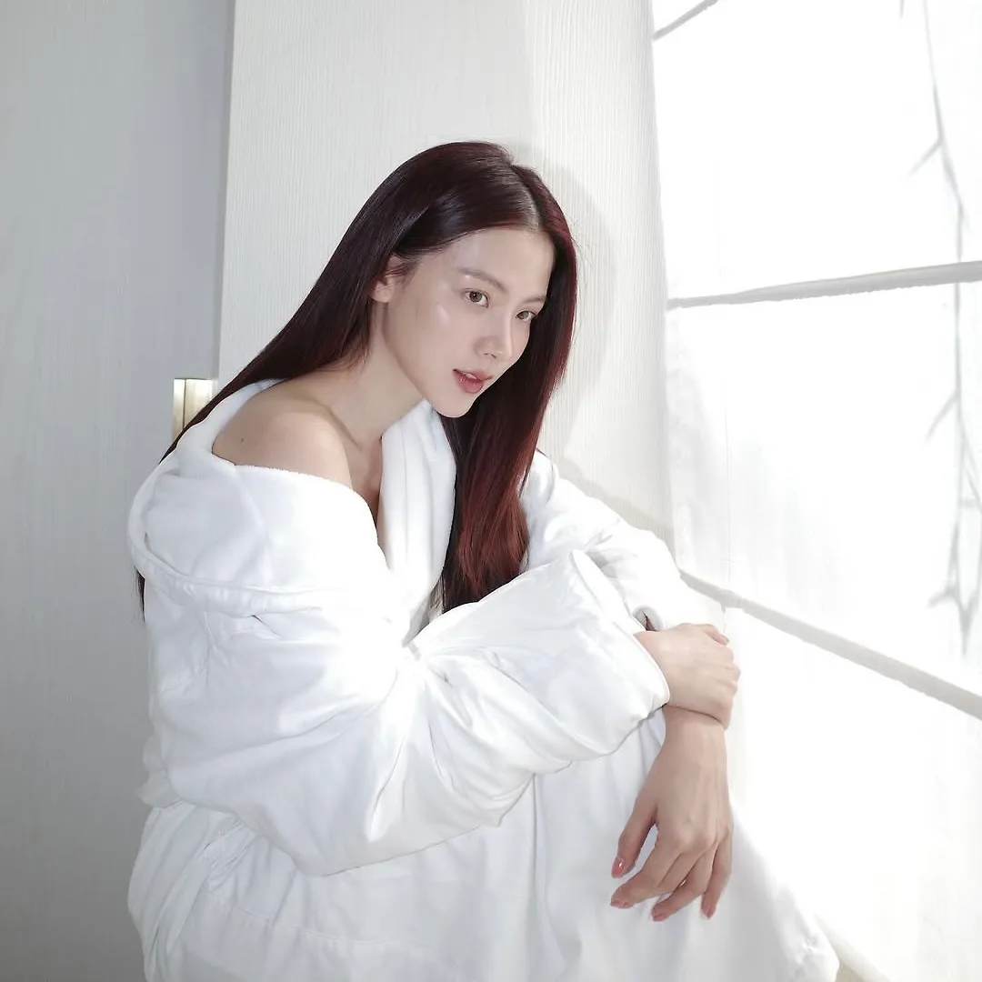 Hình ảnh Baifern Pimchanok với mái tóc duỗi thẳng.