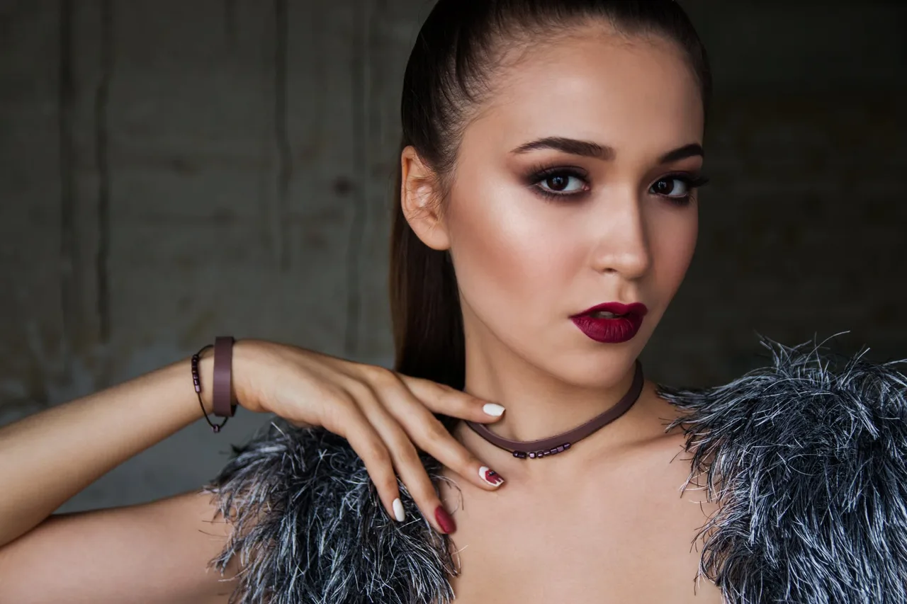 Emulsion là gì mà được phái đẹp ưa chuộng đến thế? Emulsion là gi-Cô gái môi đỏ.