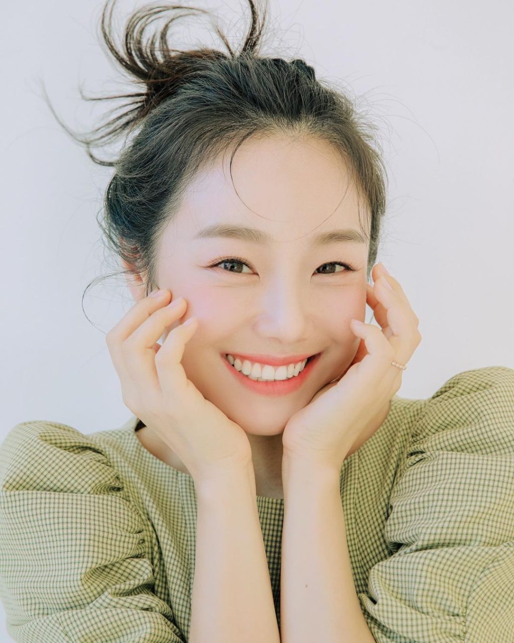 Cô gái với nụ cười rạng rỡ. Cô gái với nụ cười rạng rỡ.