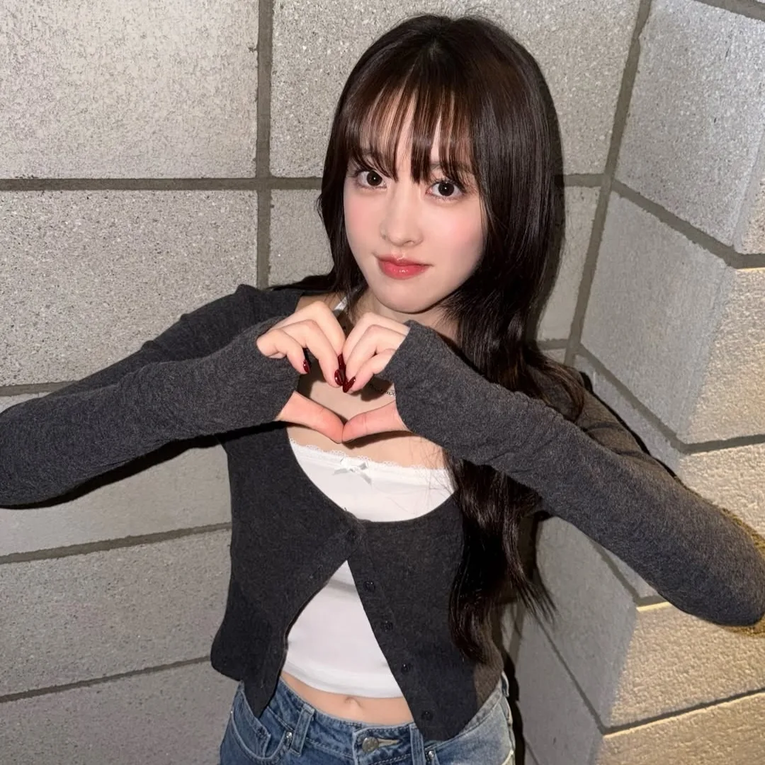 Mái tóc đen cùng phần mái thưa của Thị hậu Baeksang Art Award 2026 Park Bo Young