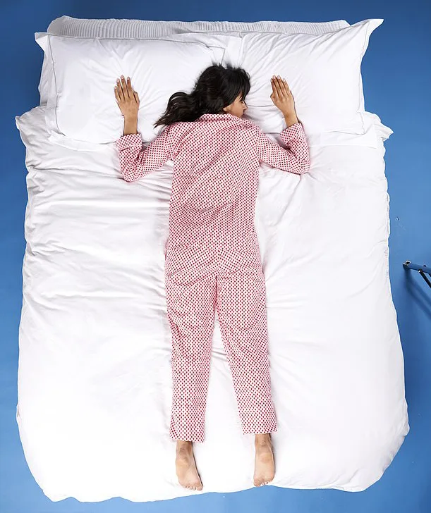 tư thế ngủ rơi tự do