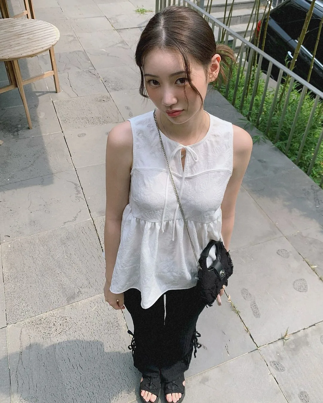 @leeeeu.j diện áo sát nách